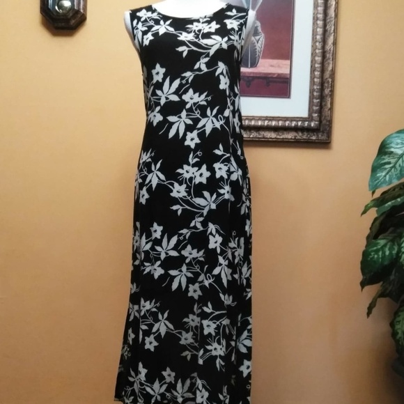 Paradise Bay Dresses & Skirts - Paradise Bay Black Floral Design Full Length Dress